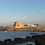 Si tratta quindi di un classico esempio di struttura in stile liberty, che a differenza di quelli presenti ad esempio in corso Alcide de Gasperi a Bari, ha il grande vantaggio di affacciarsi sul mare